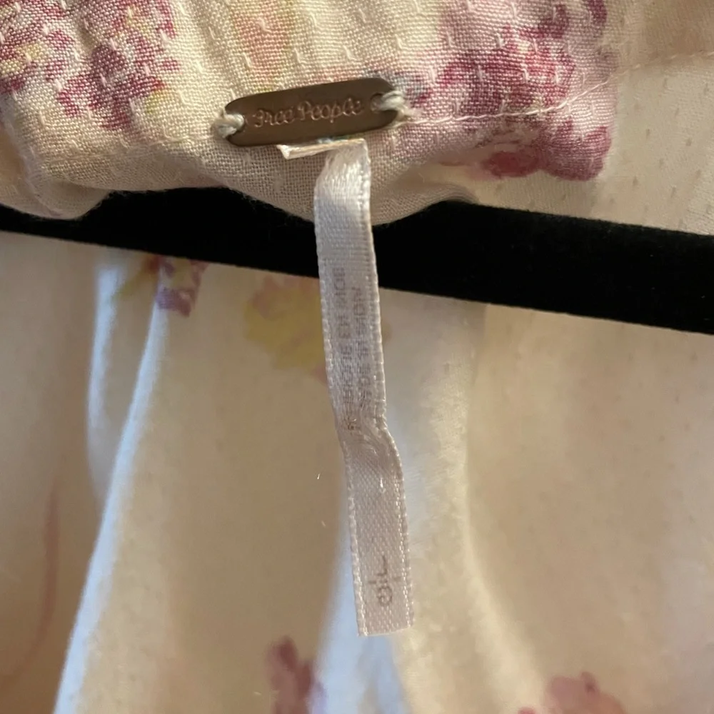 COPY - FREE PEOPLE LACE DETAIL EMBROIDERED TOP WITH BALLOON SLEEVES - Picture 5 of 5